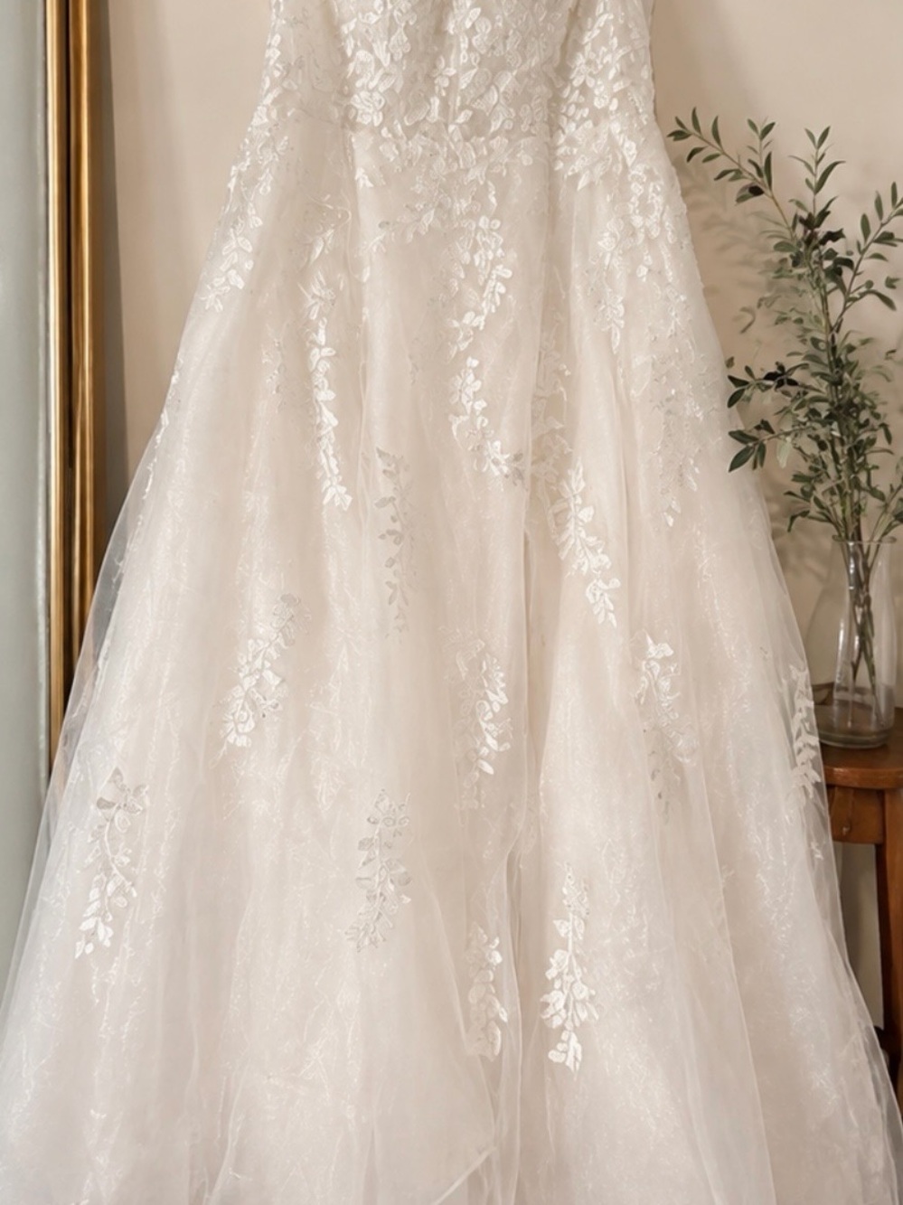 Ivory Lace A-Line Wedding Dress with Floral Appliqué